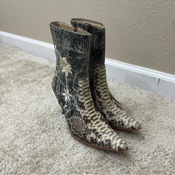 White Diamonds Boots High Heel Heeled Western Cowgirl Women Size 6 Belt Included