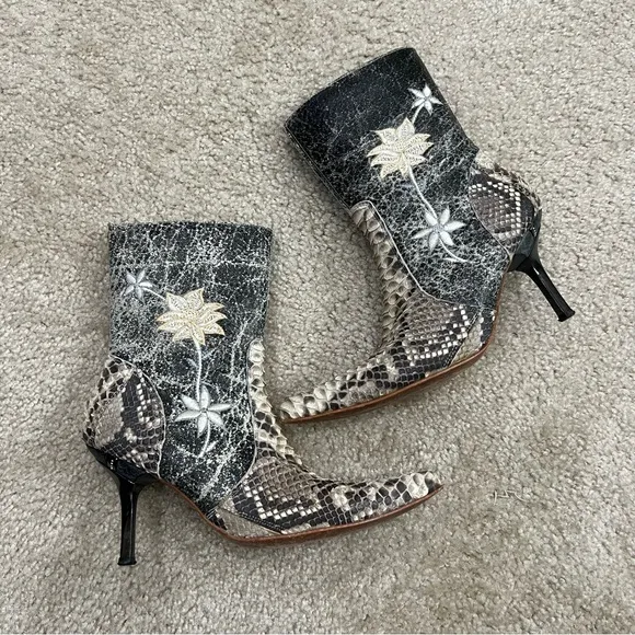 White Diamonds Boots High Heel Heeled Western Cowgirl Women Size 6 Belt Included