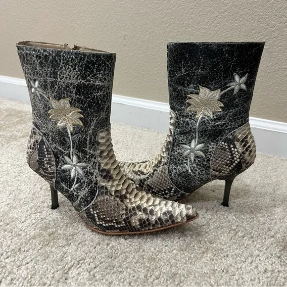 White Diamonds Boots High Heel Heeled Western Cowgirl Women Size 6 Belt Included