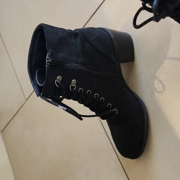 White Mountain Dorian Black Combat Boots. Sz 9