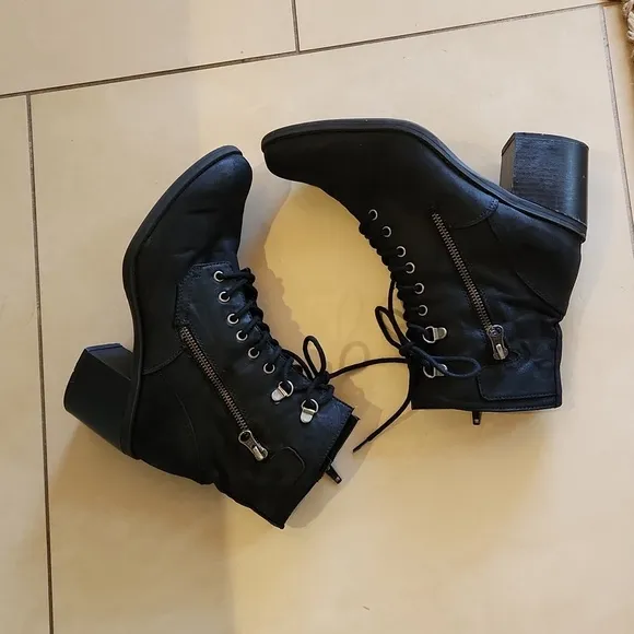 White Mountain Dorian Black Combat Boots. Sz 9