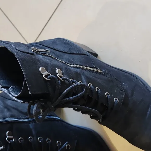 White Mountain Dorian Black Combat Boots. Sz 9
