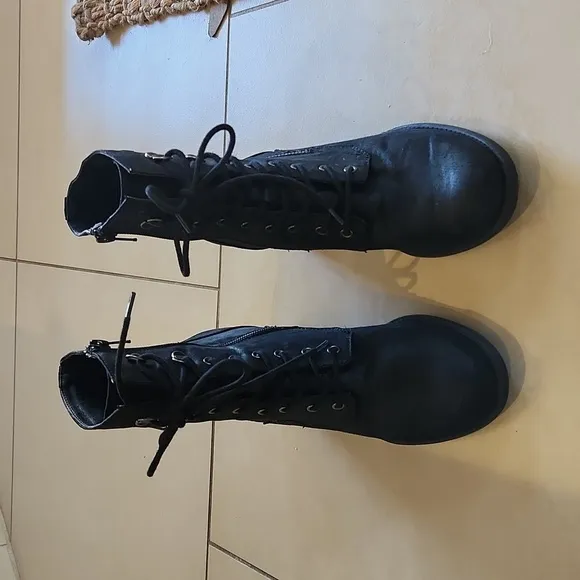 White Mountain Dorian Black Combat Boots. Sz 9