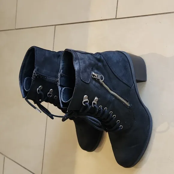 White Mountain Dorian Black Combat Boots. Sz 9
