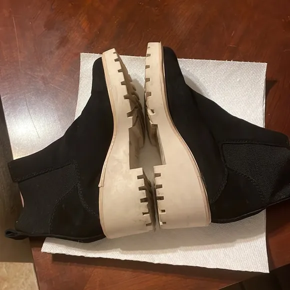 Women leather Dolce vita boots size 7