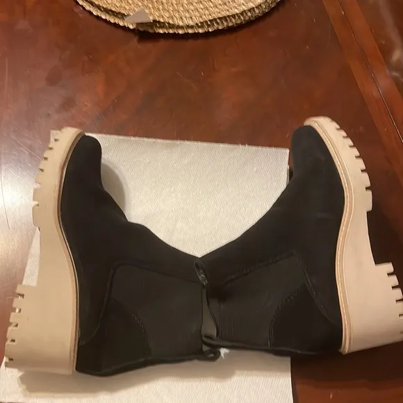 Women leather Dolce vita boots size 7