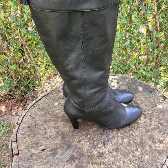 Women Vintage Leather Black Tall Riding Boots By Bandolino Size 7M/ Women Design