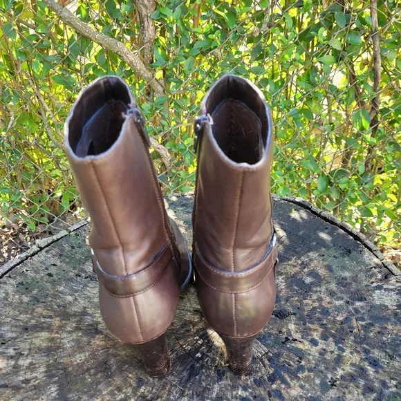 Women Vintage Leather Brown Ankle Boots By Etienne Aigner Size 7M/Women Designer
