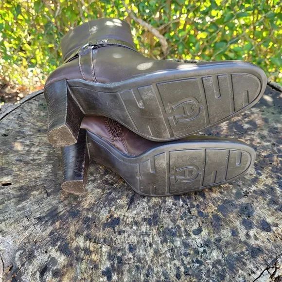Women Vintage Leather Brown Ankle Boots By Etienne Aigner Size 7M/Women Designer