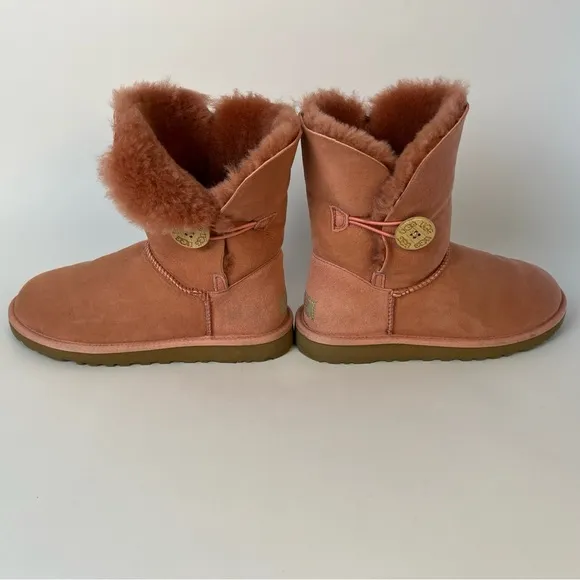 Women’s Pink Ugg Boots size 6 Bailey Button Classic Short Shearling Bootie