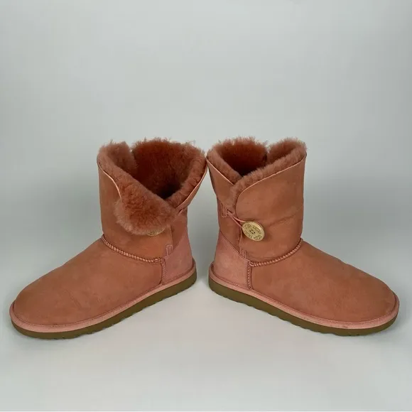 Women’s Pink Ugg Boots size 6 Bailey Button Classic Short Shearling Bootie