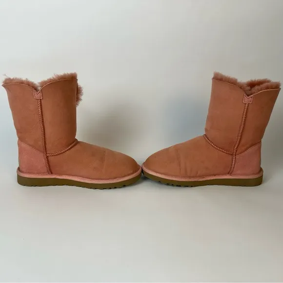 Women’s Pink Ugg Boots size 6 Bailey Button Classic Short Shearling Bootie