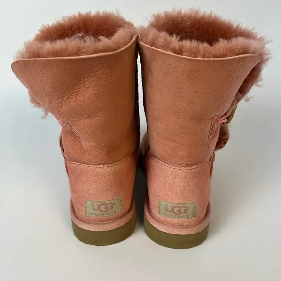 Women’s Pink Ugg Boots size 6 Bailey Button Classic Short Shearling Bootie
