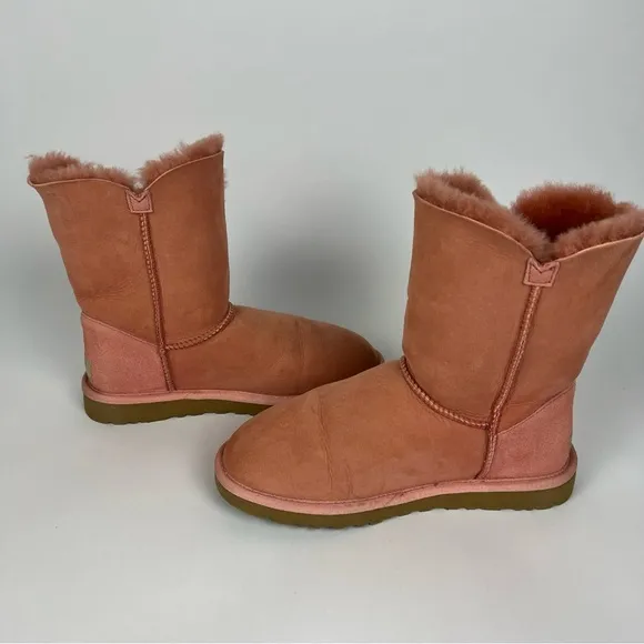 Women’s Pink Ugg Boots size 6 Bailey Button Classic Short Shearling Bootie