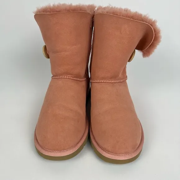 Women’s Pink Ugg Boots size 6 Bailey Button Classic Short Shearling Bootie