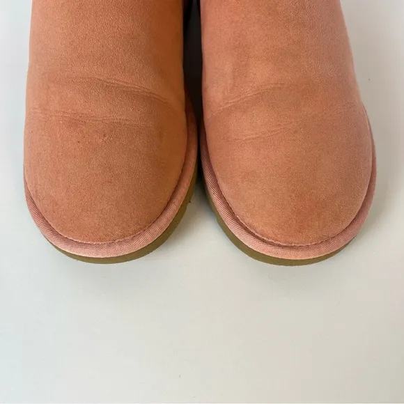 Women’s Pink Ugg Boots size 6 Bailey Button Classic Short Shearling Bootie
