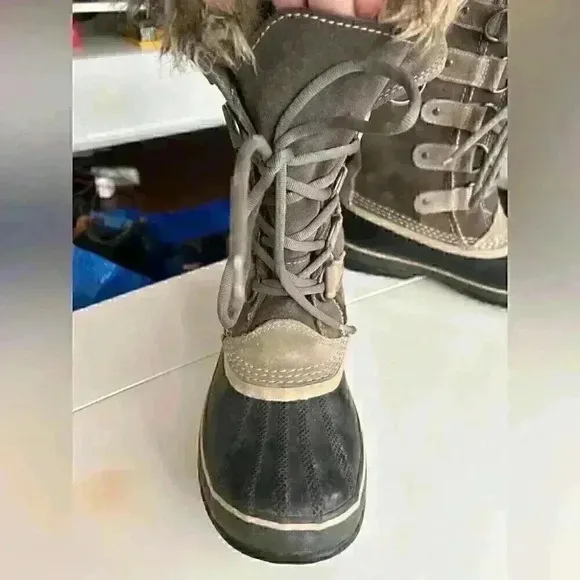 Women’s Size 6 Sorel Joan of Arctic Winter Boots in Grey