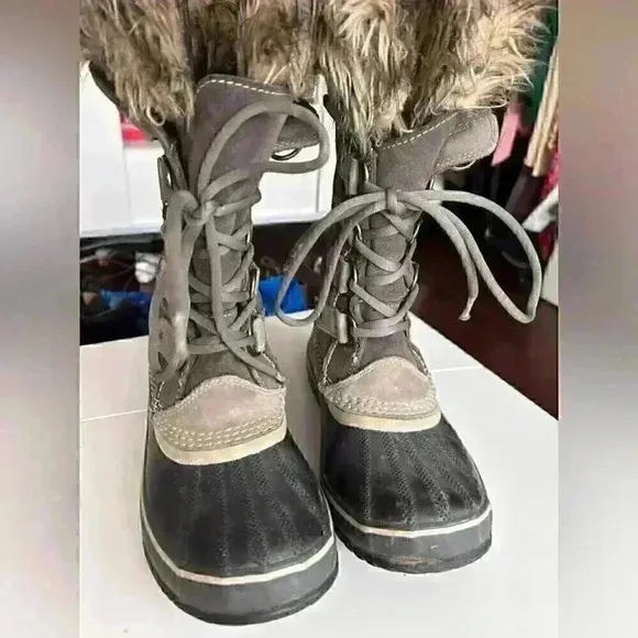Women’s Size 6 Sorel Joan of Arctic Winter Boots in Grey