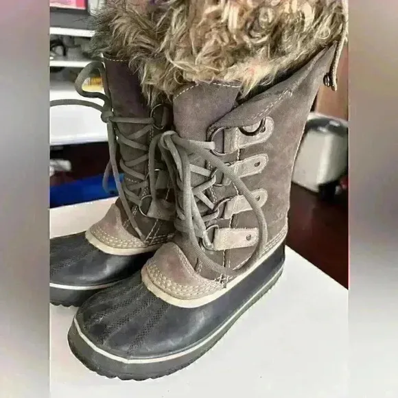 Women’s Size 6 Sorel Joan of Arctic Winter Boots in Grey