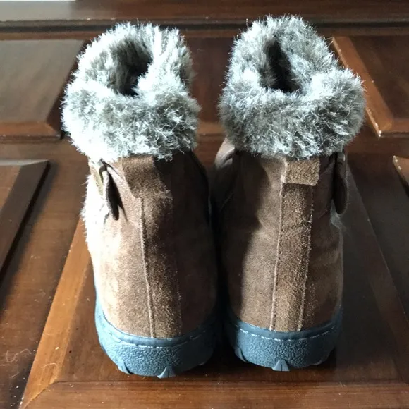 Women’s size 7M khombu Lindsey brown leather/faux fur zip up ankle boots
