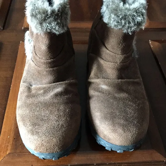 Women’s size 7M khombu Lindsey brown leather/faux fur zip up ankle boots