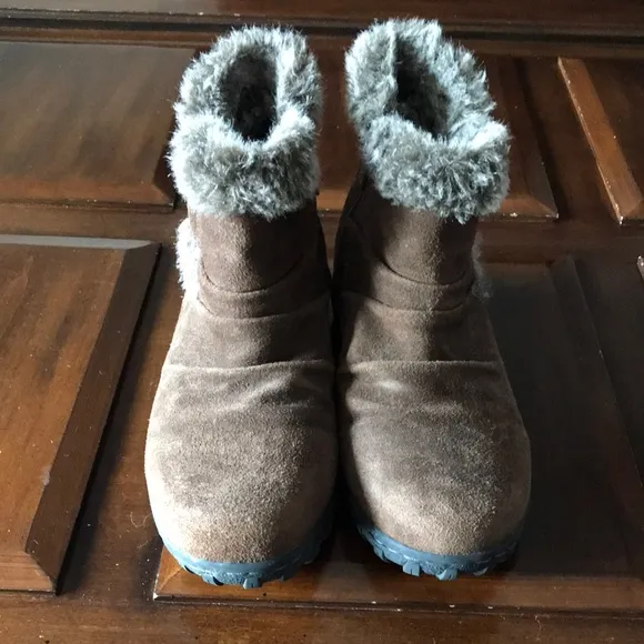Women’s size 7M khombu Lindsey brown leather/faux fur zip up ankle boots