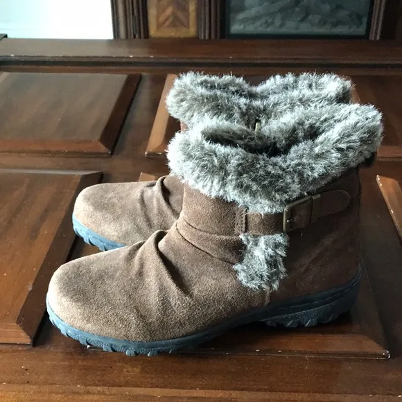 Women’s size 7M khombu Lindsey brown leather/faux fur zip up ankle boots