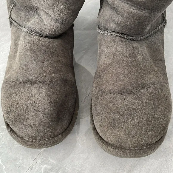 Women's UGG Classic Short Boots Size 9