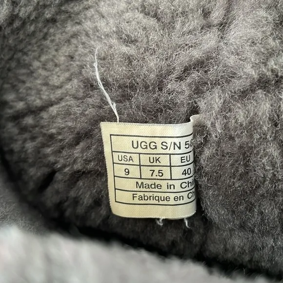 Women's UGG Classic Short Boots Size 9