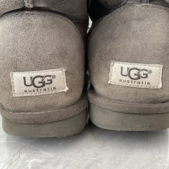 Women's UGG Classic Short Boots Size 9