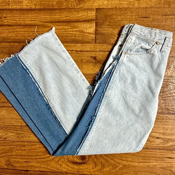 Wrangler • 1990’s • Women • Size 30 x 34 • Denim • Blue 2 Tone Bell Bottom Jeans