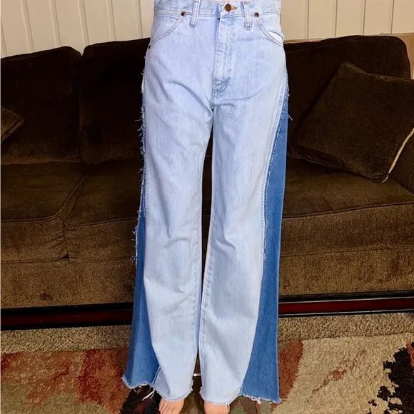 Wrangler • 1990’s • Women • Size 30 x 34 • Denim • Blue 2 Tone Bell Bottom Jeans