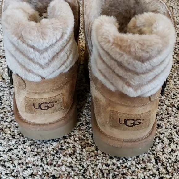 Youth ugg boots