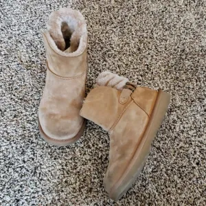 Youth ugg boots