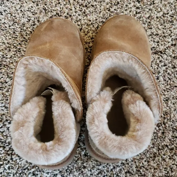 Youth ugg boots